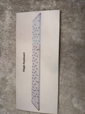 Apple Magic Keyboard - White and Silver